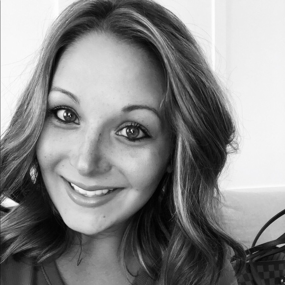 Meet your posher Alessandra! - Picture 2 of 2